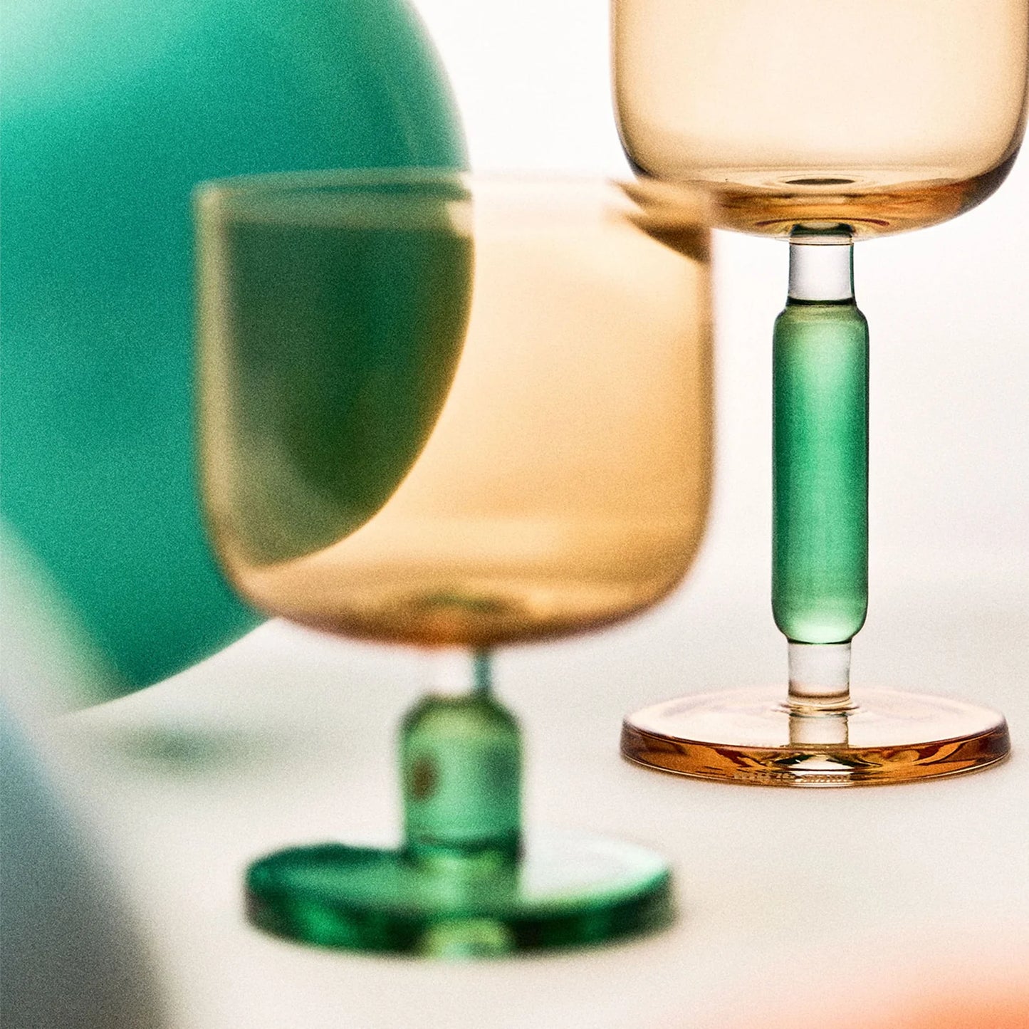Jelly Short Goblet-A colorful glass inspired by the softness and glow of fruit jelly