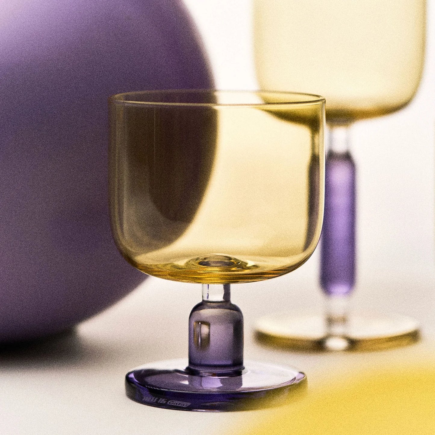 Jelly Short Goblet-A colorful glass inspired by the softness and glow of fruit jelly